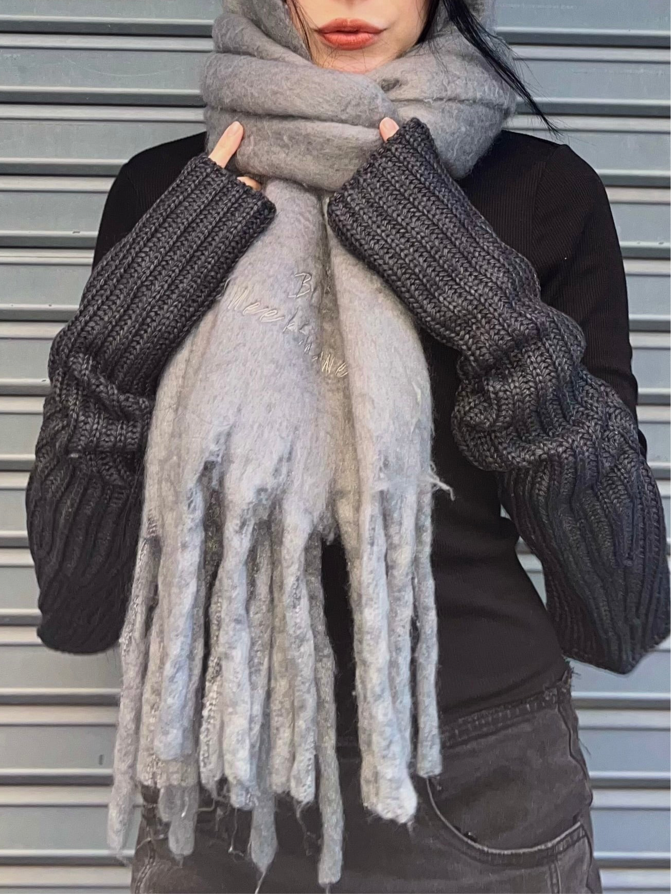 WAVY KNIT ARM WARMERS